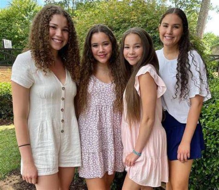 Gracie Haschak with her sisters Gracie Haschak with her sisters
